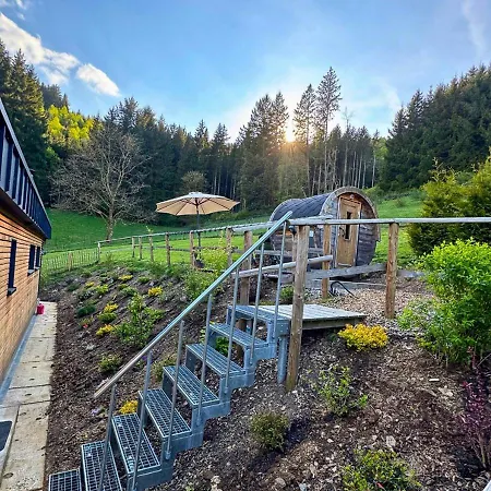 Forest House With Barrel Sauna Near Winterberg 올스버그